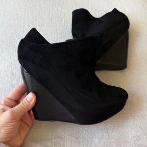 Free People BNWT Pura Lopez Black Suede Wedge Shoe Booties. comfortable Sexy ❤️